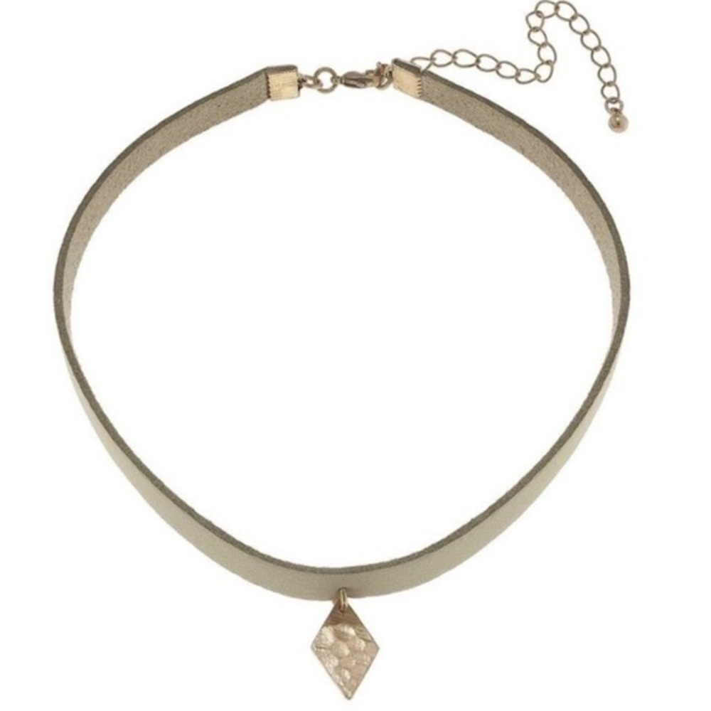 NWT Cream Faux Leather Choker Necklace Boho Hammered Gold Diamond Shaped Pendant